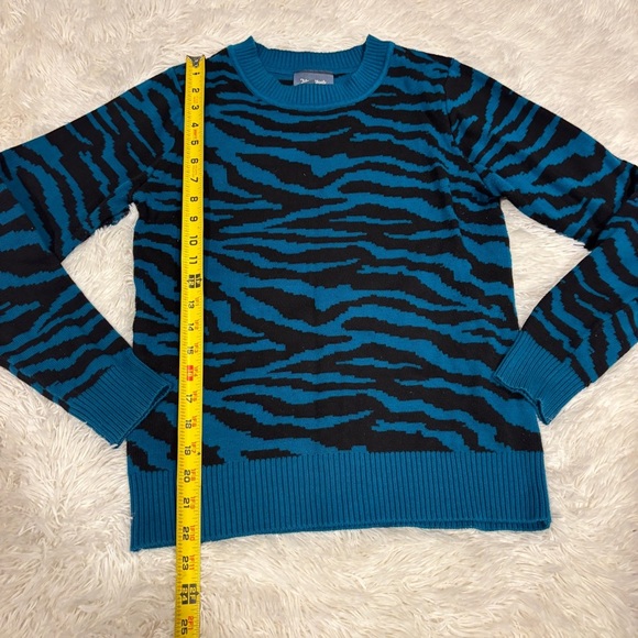 ModCloth Call to the Wild Blue & Black Animal Print Pullover Sweater Size Small - Picture 3 of 9